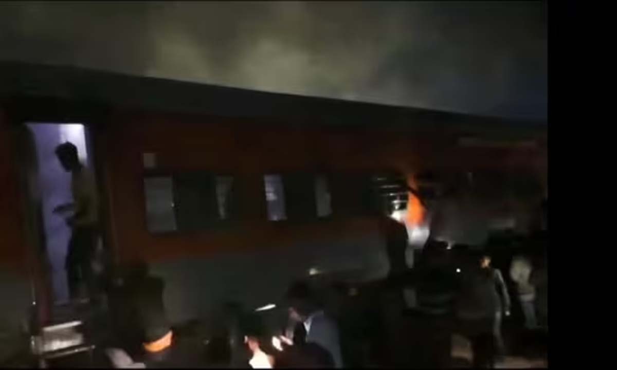 Fire breaks out in Delhi-Saharsa Vaishali Express near Etawah, 19 injured