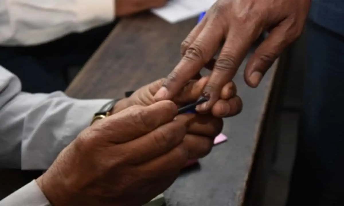 Voting is going on in Madhya Pradesh today, a look at the major battle zones