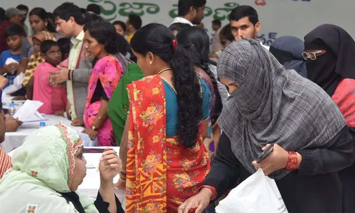 Hyderabad: People come in large numbers for Praja Vani