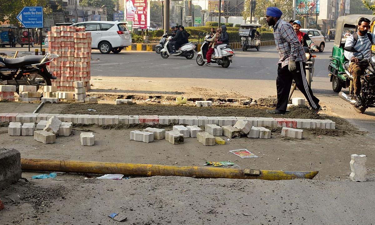 Development work on roads puts passengers' lives at risk