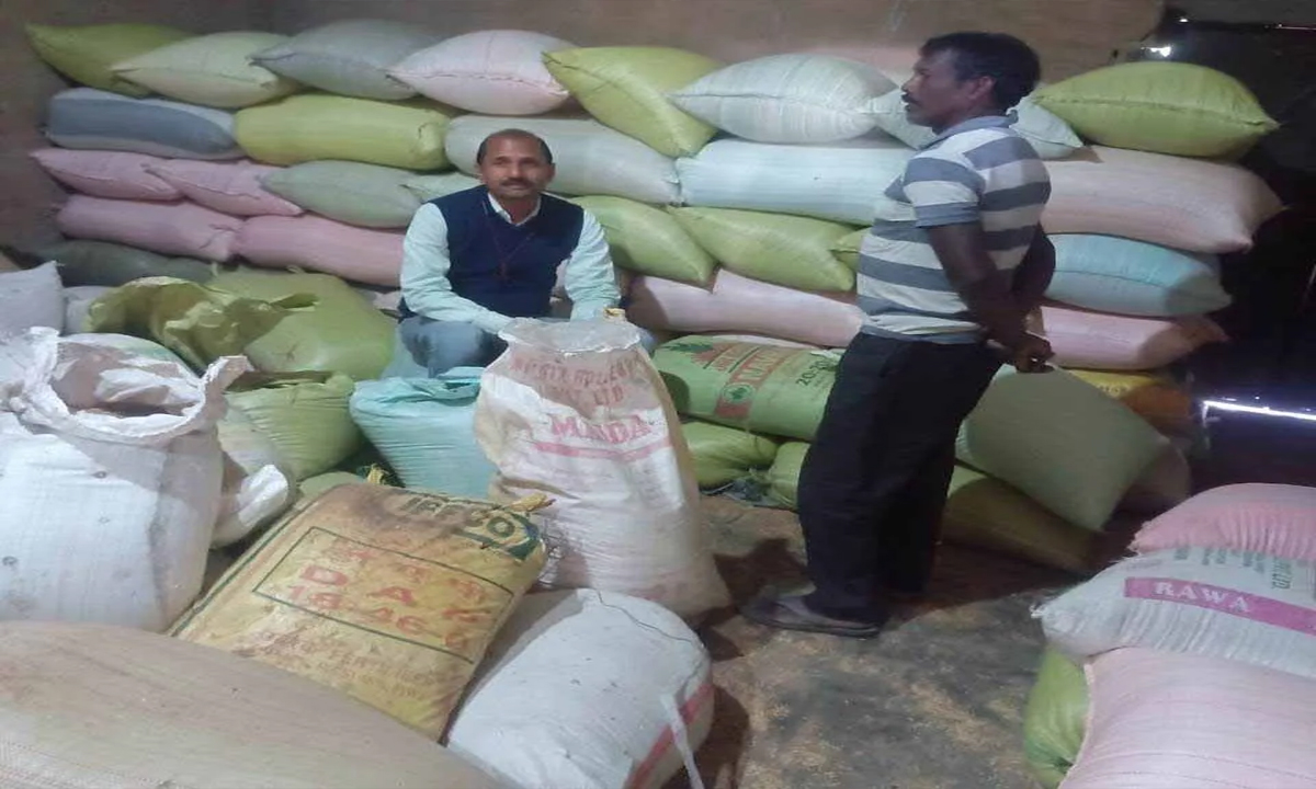 1000 bags of illegal paddy seized from grocery shop