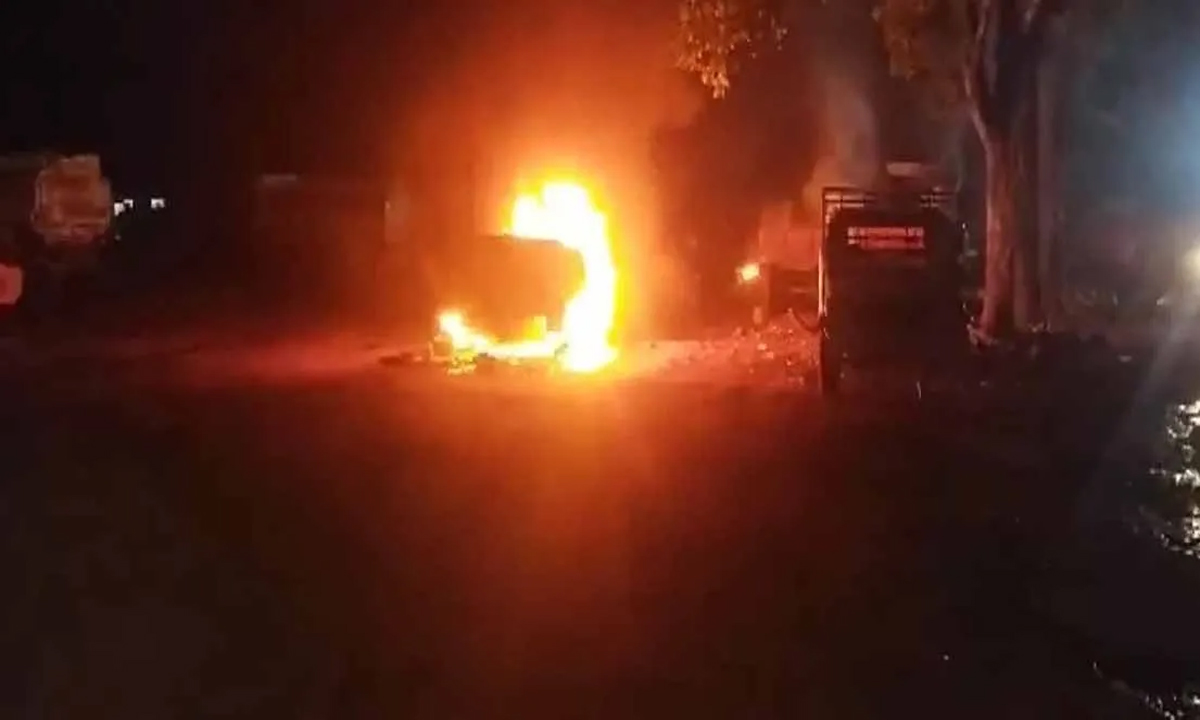 Naxalites set fire to a camper vehicle, creating panic