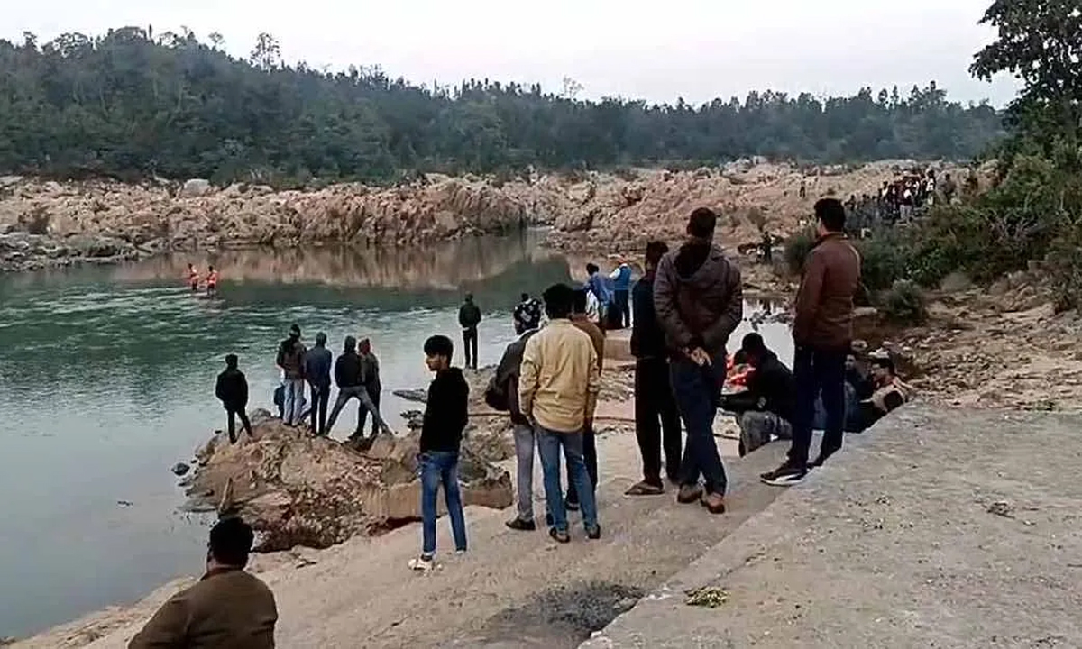 Youth who reached ghat for picnic becomes victim of accident, team busy in finding dead body