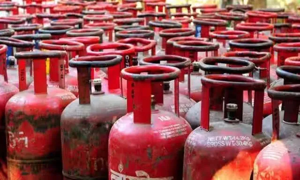 The government can provide gas cylinders for Rs 500 from January.