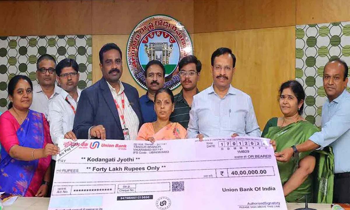 TSRTC provides assistance to family of deceased conductor, gives check of Rs 40 lakh