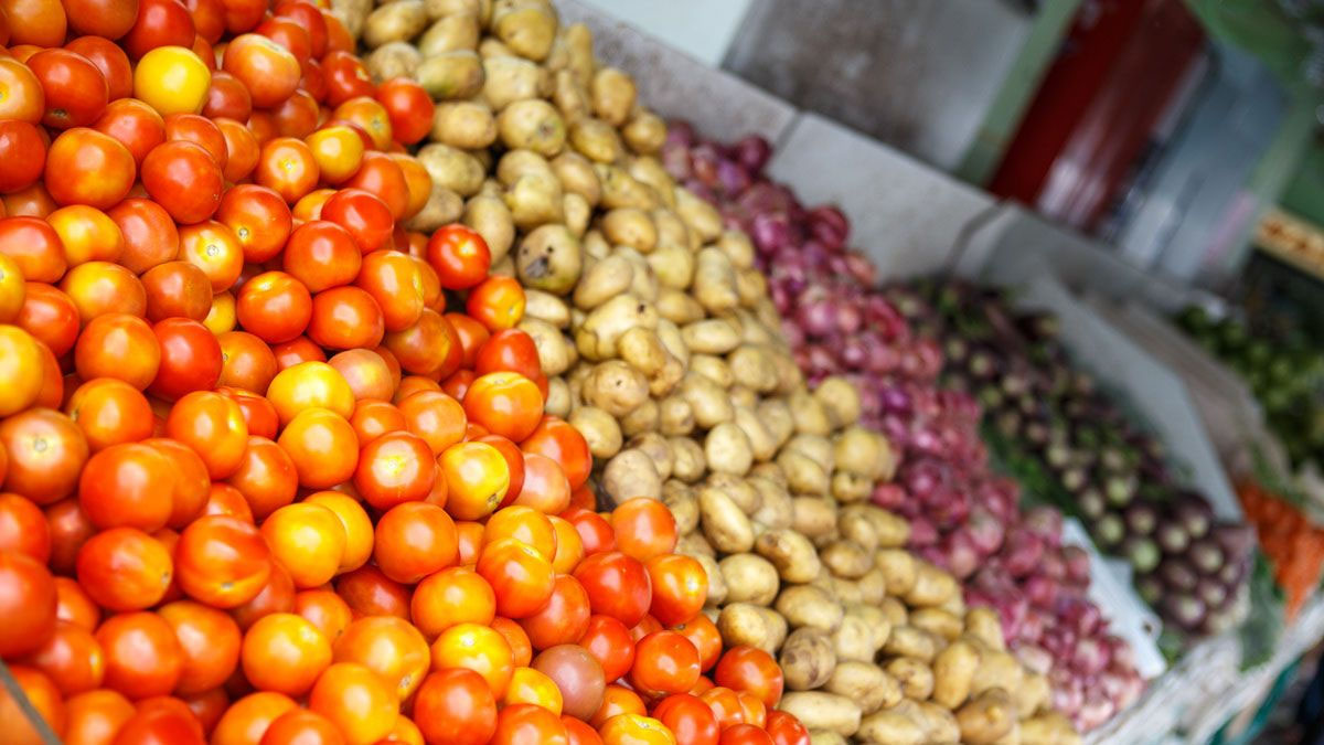 Inflation hits, prices of potato, onion and tomato increase tension