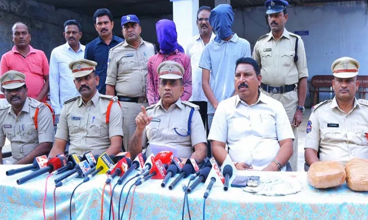 Khammam: Police seized two kilos of ganja, three including a minor arrested