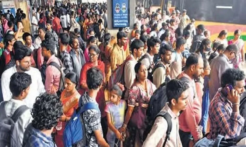 Andhra Pradesh: Ahead of Sankranti, crowds gathered at bus and railway stations