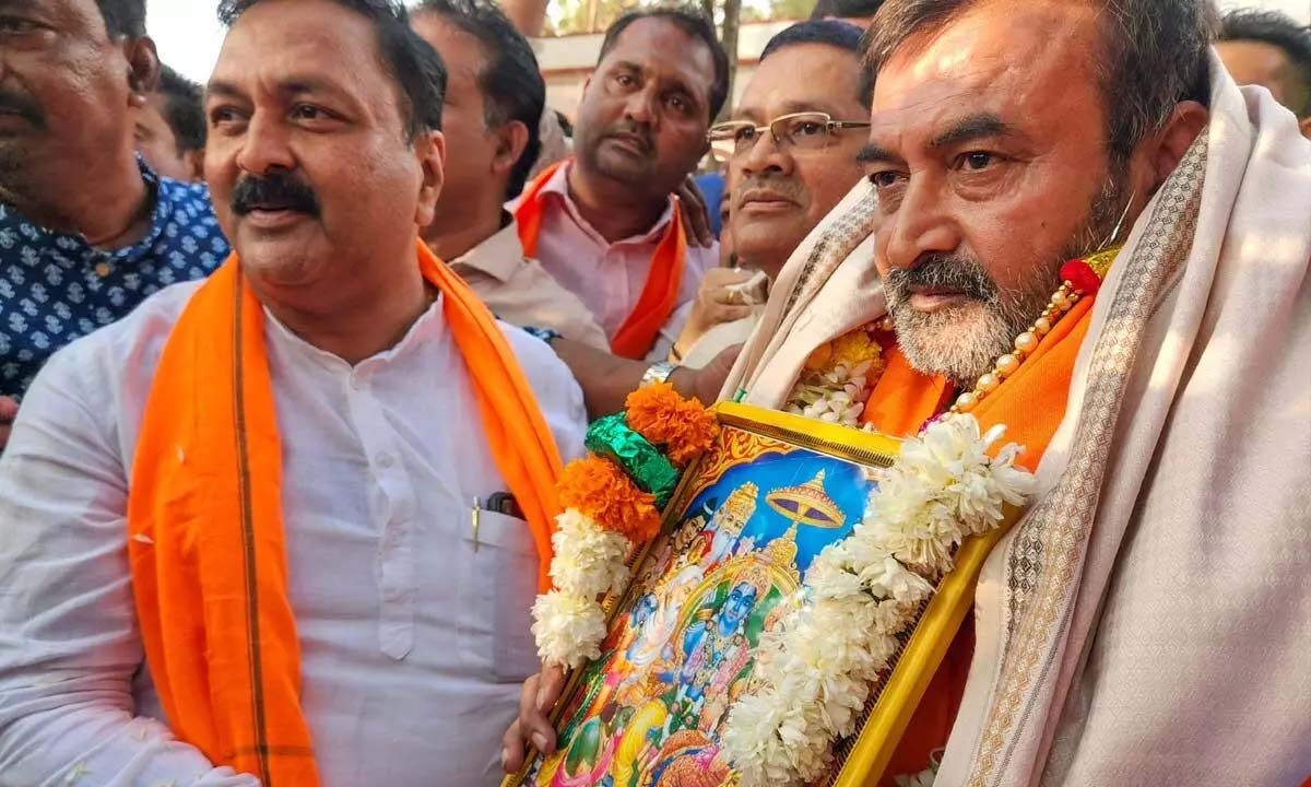 Hubballi: Hindu activists celebrate release of arrested kar sevak