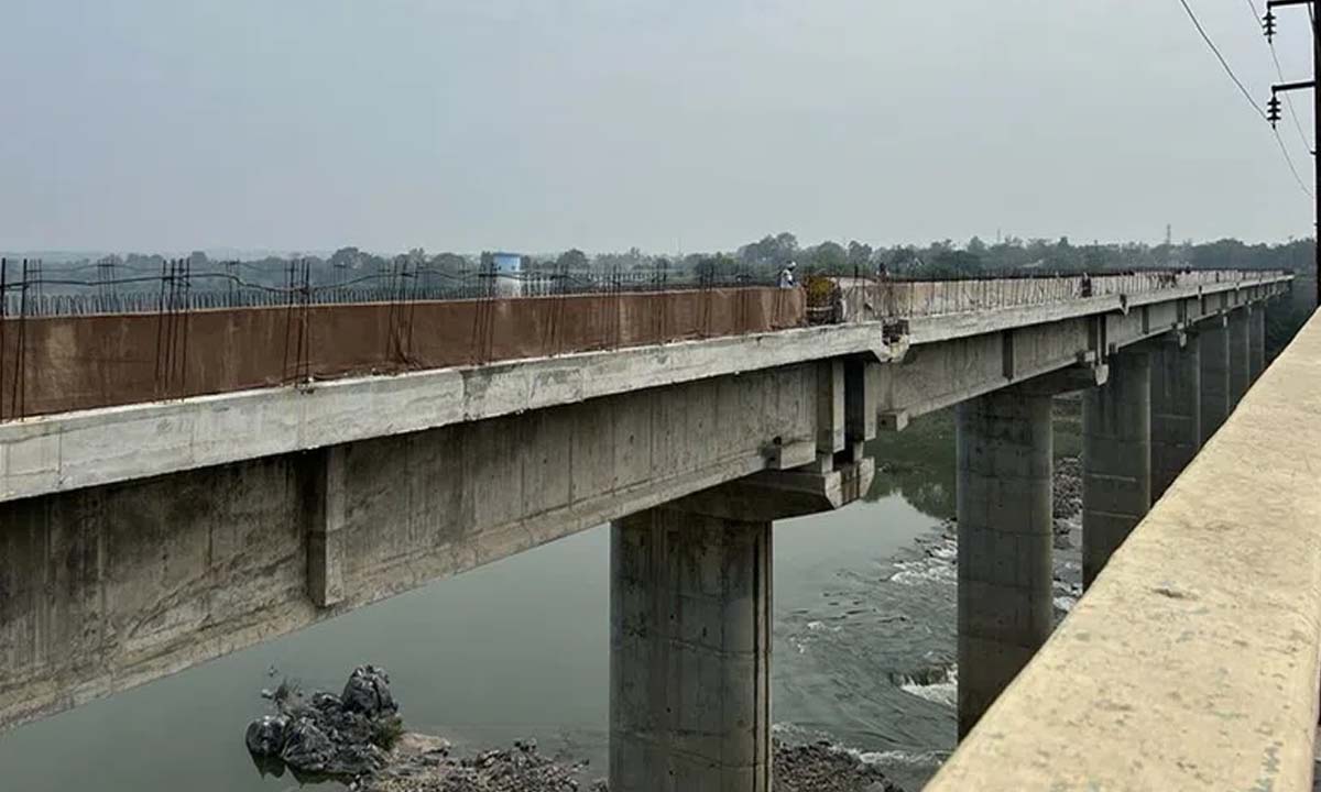 Kothagudem: Even after eight years, the second bridge on Godavari is still incomplete