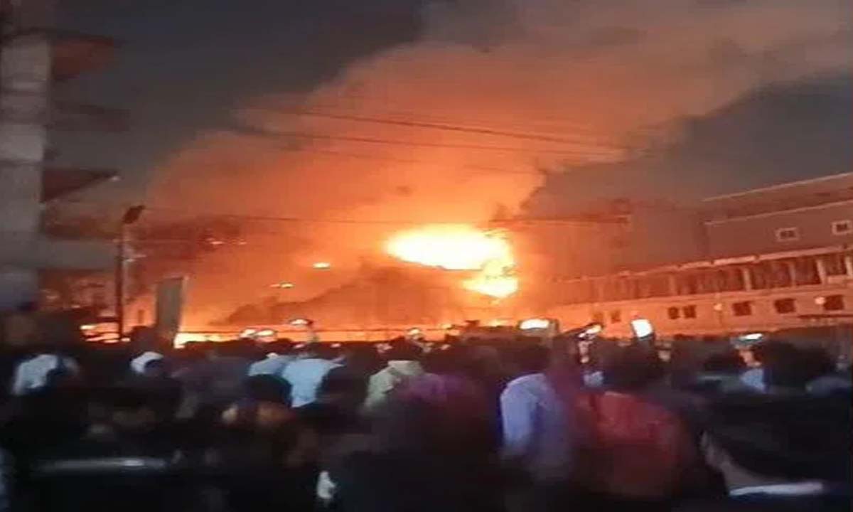 Hyderabad: Fire breaks out in CMR shopping mall, property worth lakhs gutted