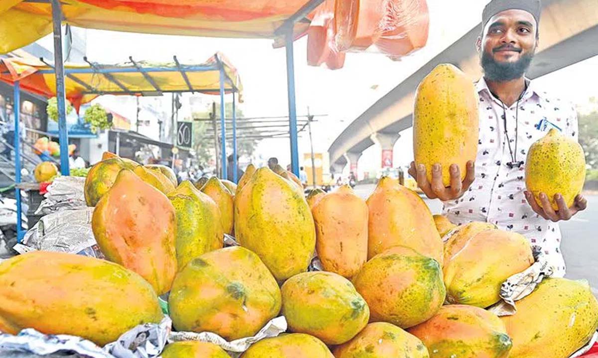 Hyderabad: Savor the pulpy papaya this season