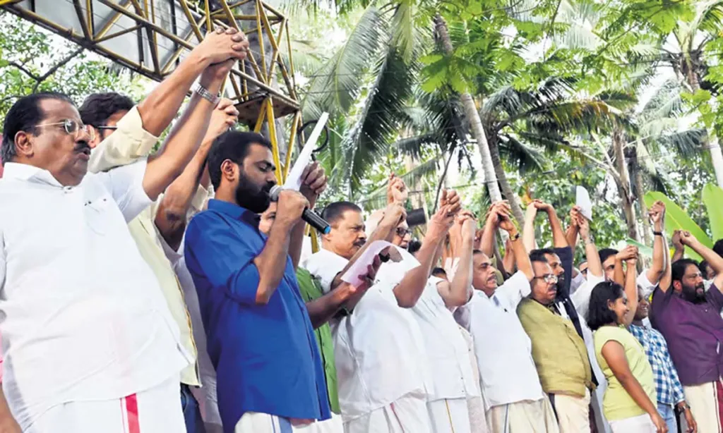 Kerala: Lakhs of people took part in DYFI's human chain