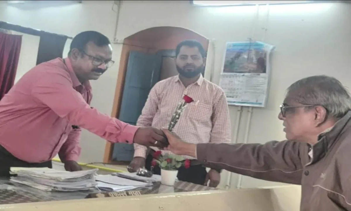 Additional Tehsildar wished New Year to the complainants in a unique way
