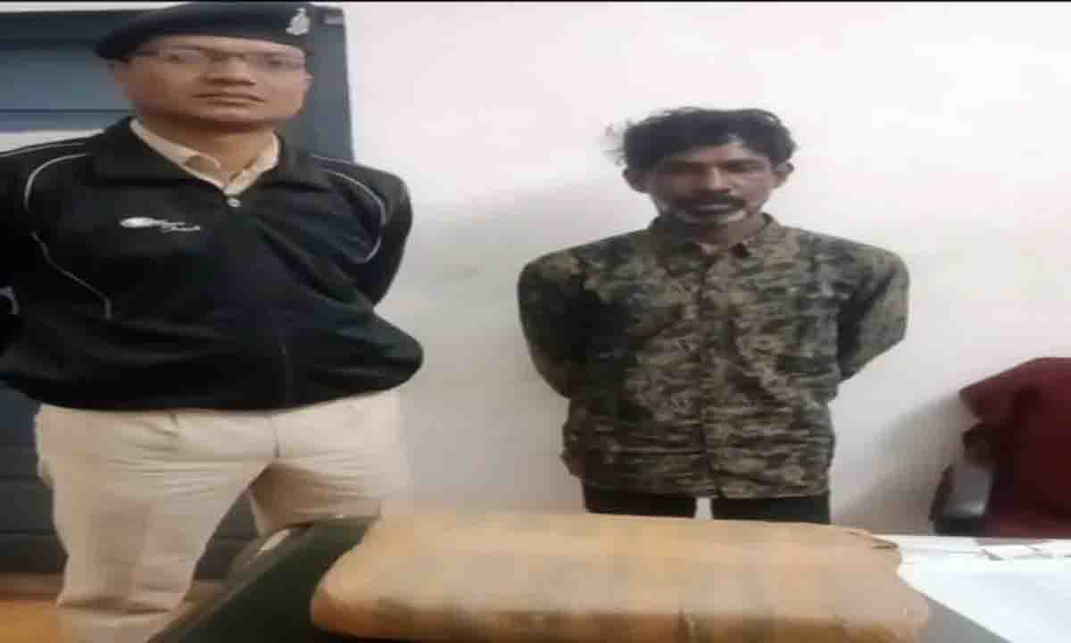 Rajkumar was selling ganja in a cart near college, arrested