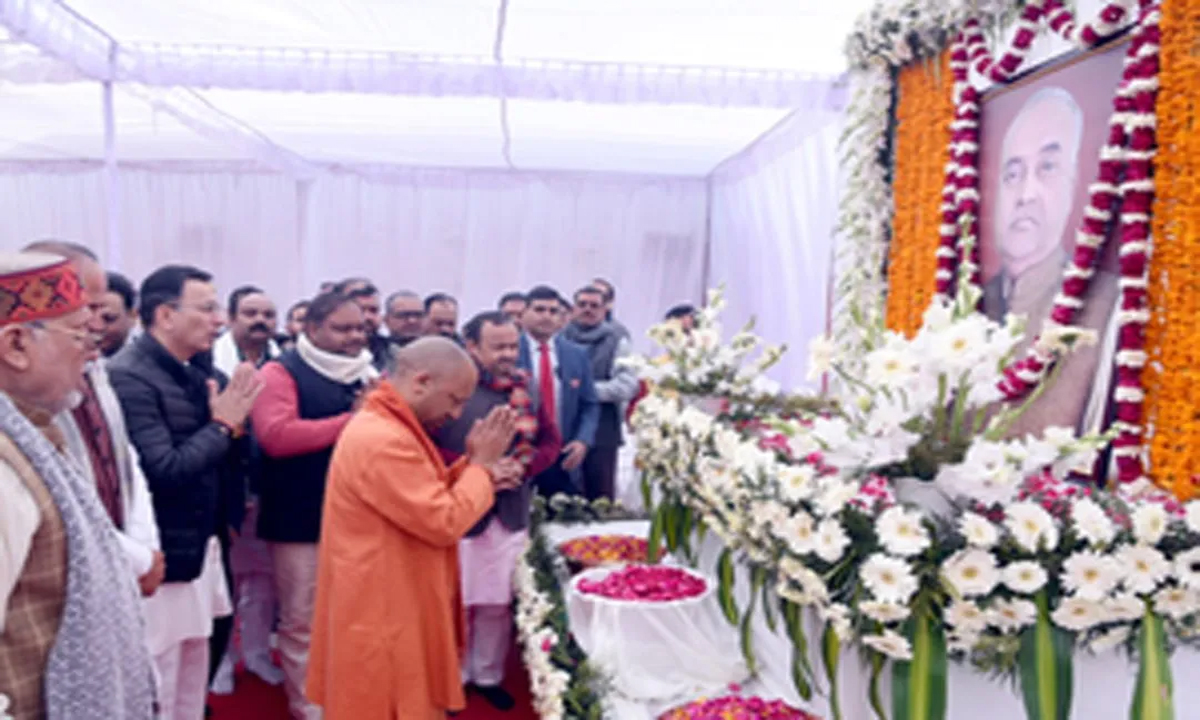 CM Yogi reached the house of late BJP MLA and paid tribute