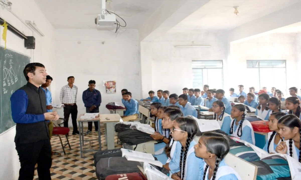 Collector became teacher, boosted morale of board students