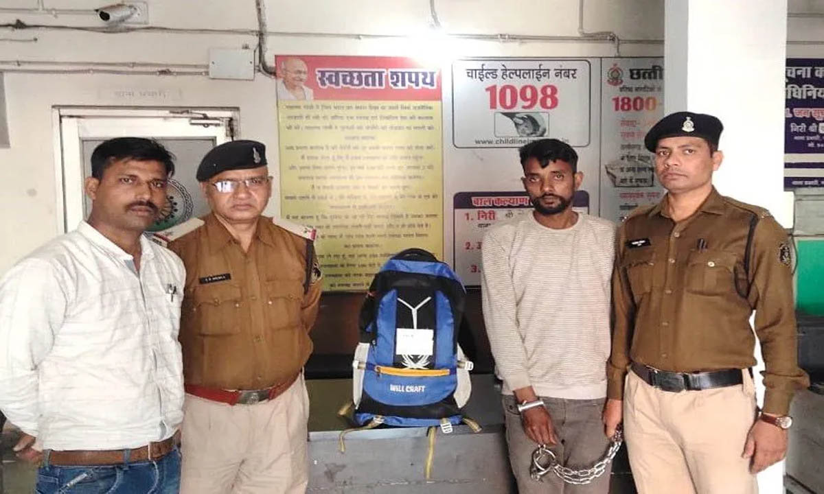 Young man standing to sell ganja in Shastri Chowk, Raipur, arrested