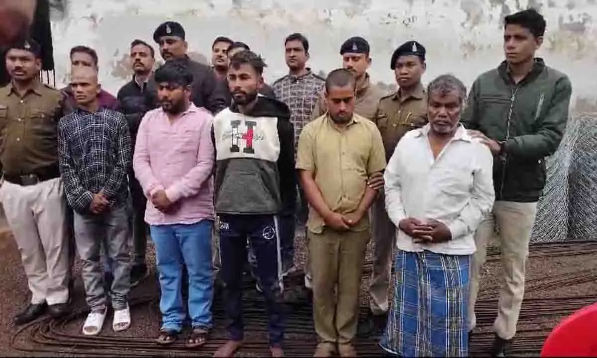 7 thieves arrested, all are Relatives