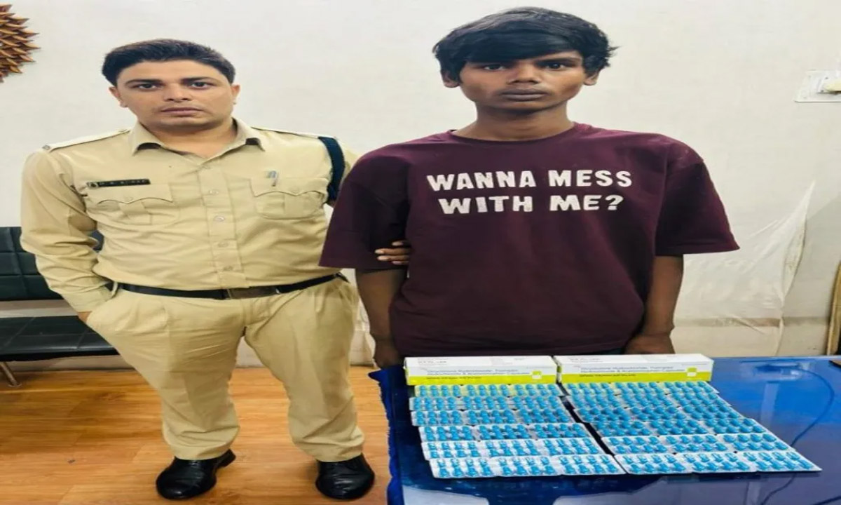 Was selling intoxicating tablets at the gate of Amapara pond, arrested