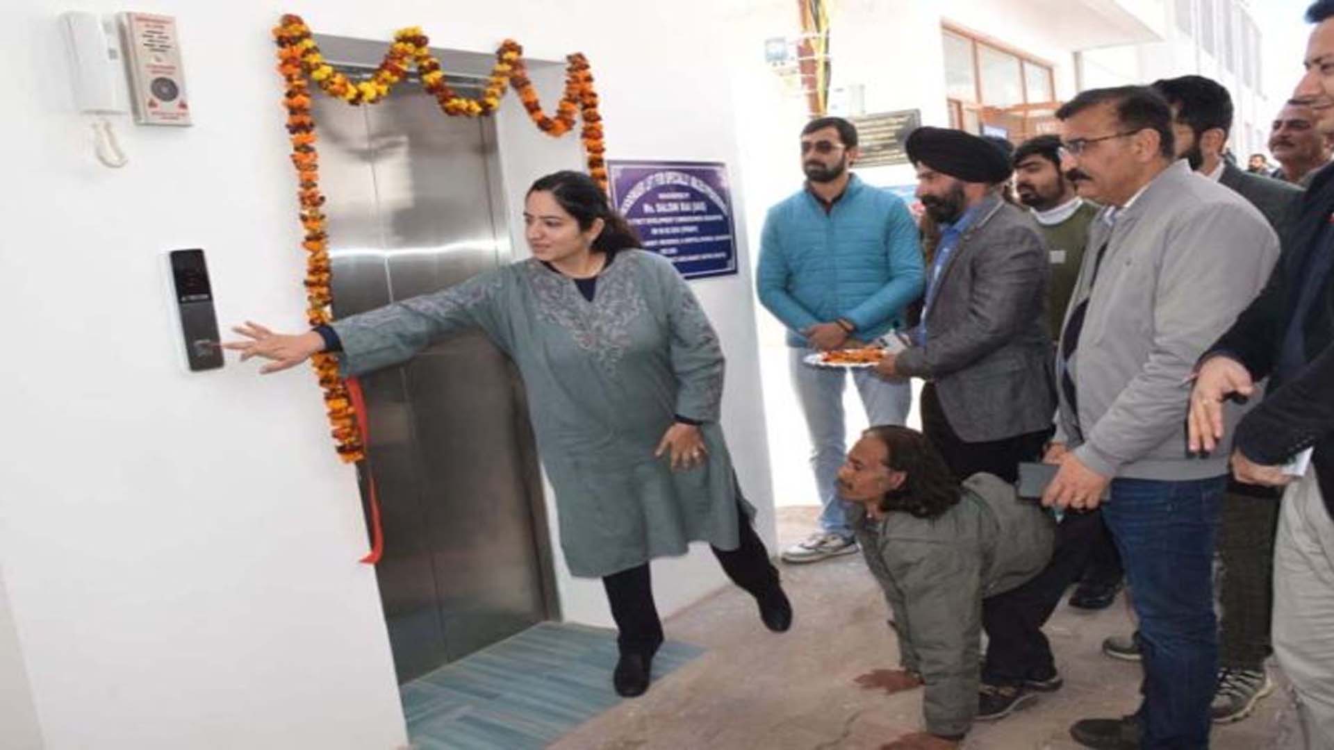 DC Udhampur inaugurates lift for Specially Abled Persons