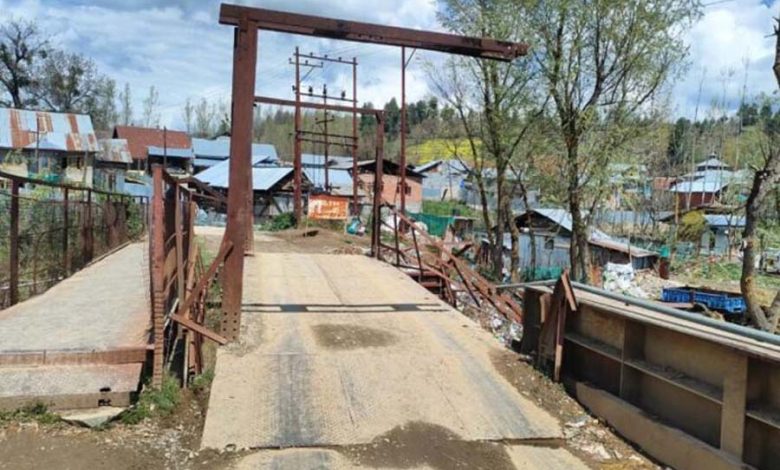 Bridge remains incomplete in Handwara