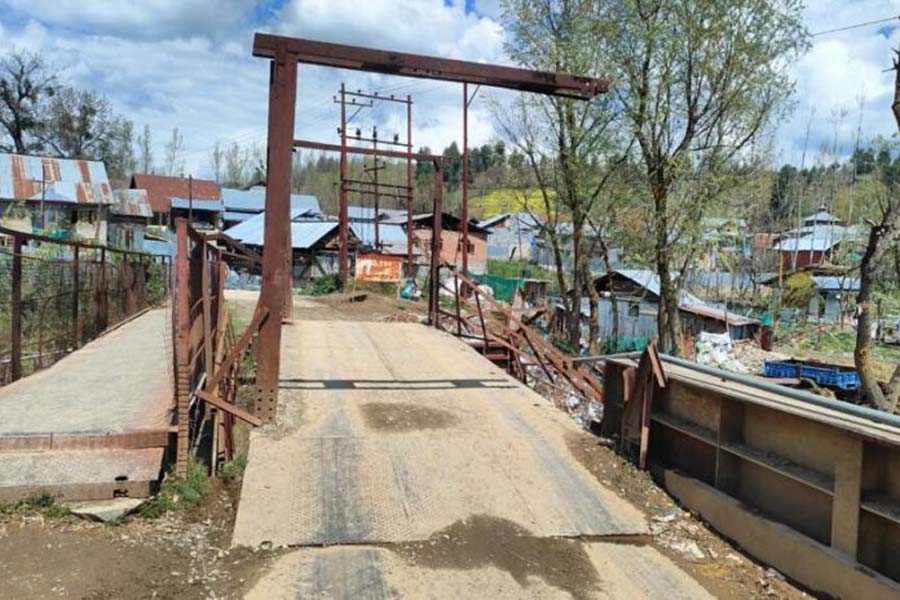 Bridge remains incomplete in Handwara