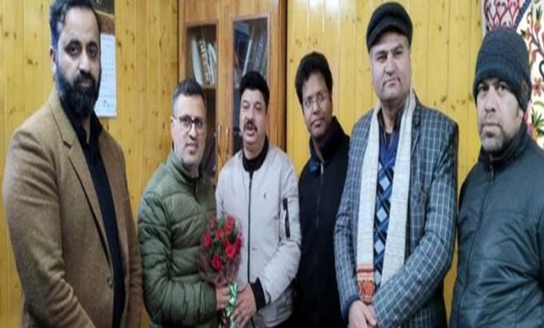 DC Bandipora visits transit accommodation Odina