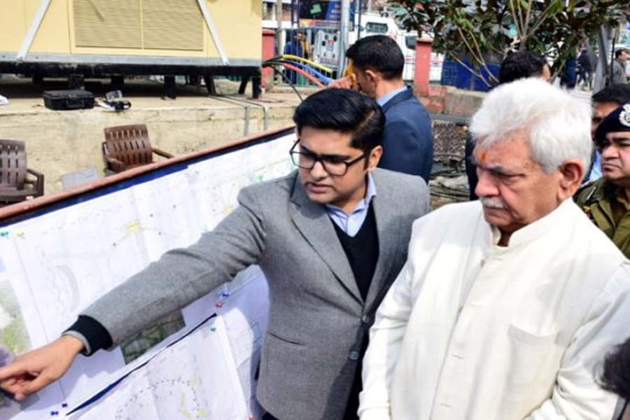 LG inspects progress of Balidan Stambh in Srinagar