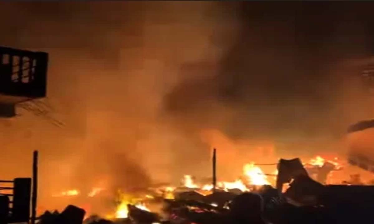 9 houses burnt to ashes in fire