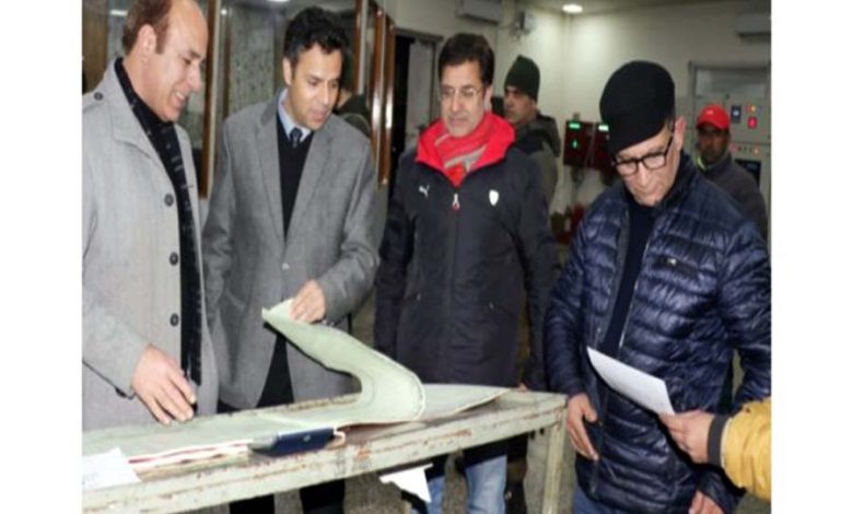 DC Srinagar undertakes evening tour to oversee functioning of essential services