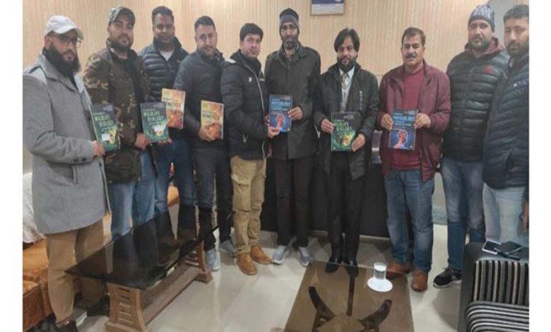 Books authored by Dr Shavish Vaid released at Rajouri College