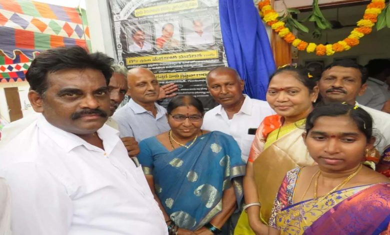 YSRCP leaders thanks Mekathoti Sucharita for developing Pamulapadu village