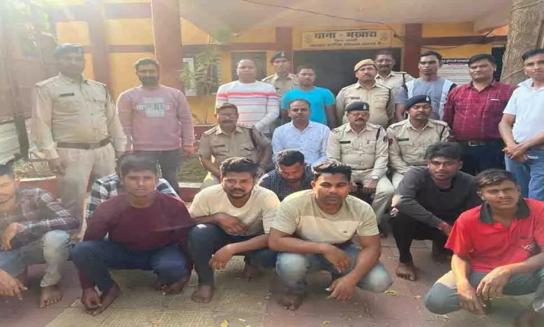 Gang stealing lakhs busted in the district, 8 thieves arrested