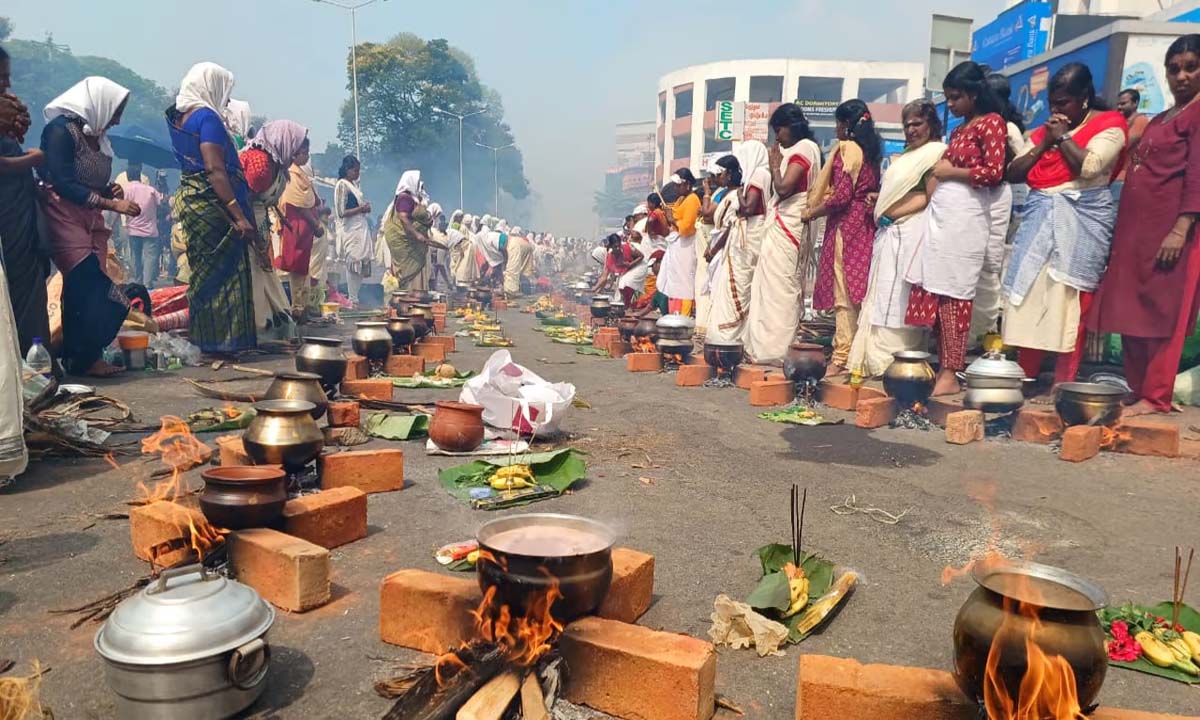 Thousands of Devotees Participate in Attukal Pongala Festival in Kerala's Capital