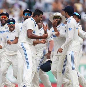 4th Test: Ashwin, Kuldeep push England on backfoot as Eng reach 120/5 at tea