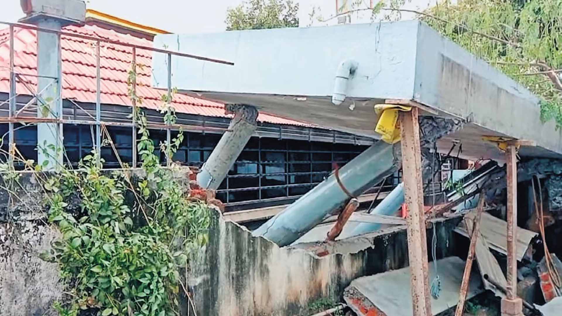 UP man dies after scaffolding collapses at Adambakkam temple