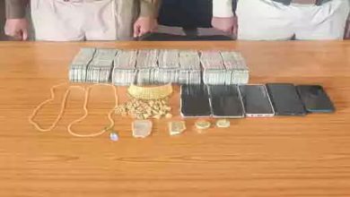 Cash worth lakhs of rupees seized along with gold worth Rs 50 lakh