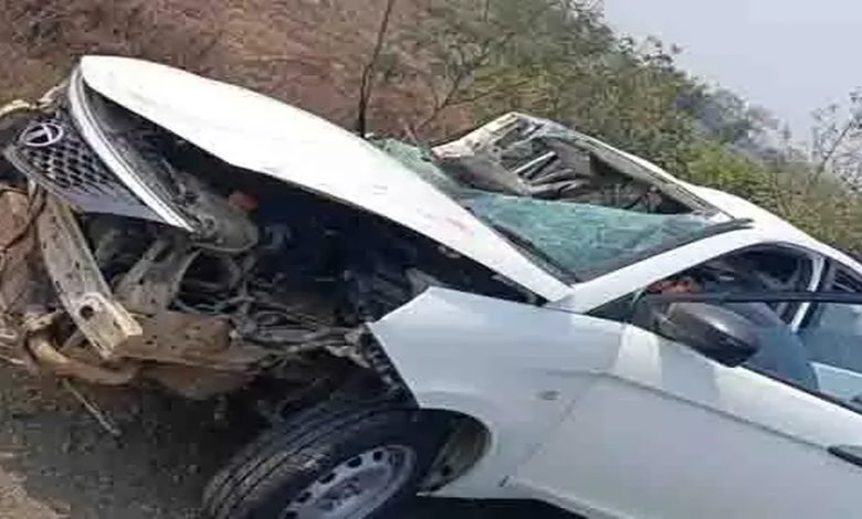 Fierce collision between highway and car, condition of 5 critical