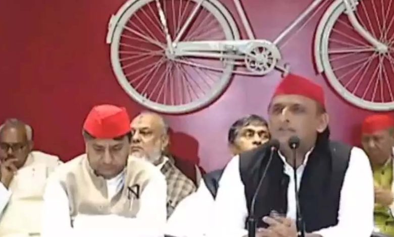 Guddu Jamali left BSP and joined SP, Akhilesh welcomed him.