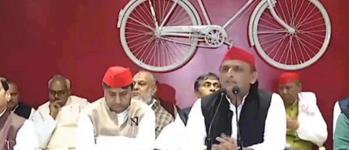 Guddu Jamali left BSP and joined SP, Akhilesh welcomed him.