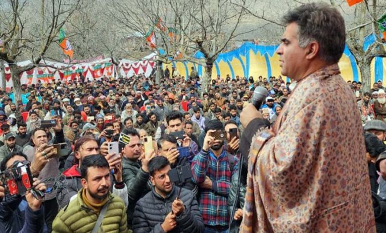 Raina addresses massive public rally at Barah in Anantnag