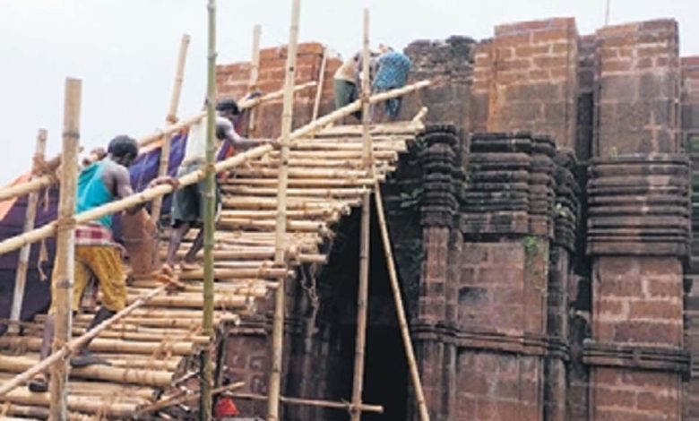 Protests begin in Jaleshwar, Odisha due to damage to Raibania Fort