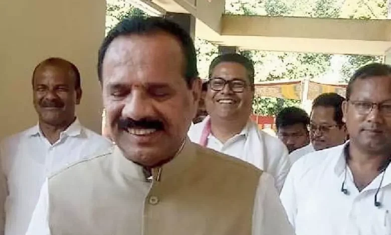 Angry BJP leader Sadananda Gowda indicated that he will reveal his political move on March 20