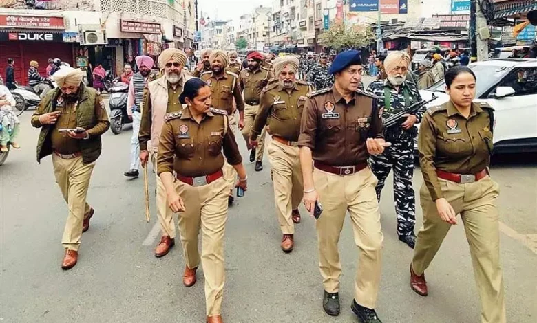 Lok Sabha elections: Police conducted flag march in sensitive areas of the city