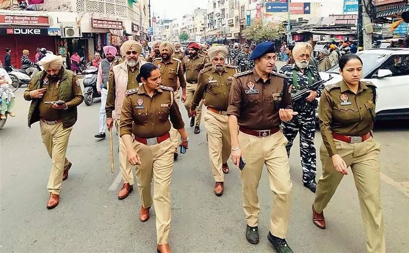 Lok Sabha elections: Police conducted flag march in sensitive areas of the city