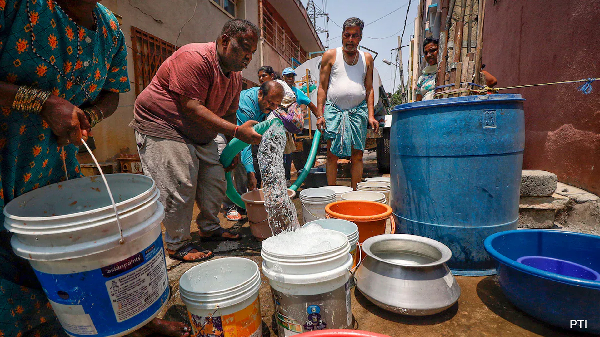 Dry day for people celebrating Holi in Bengaluru due to water crisis