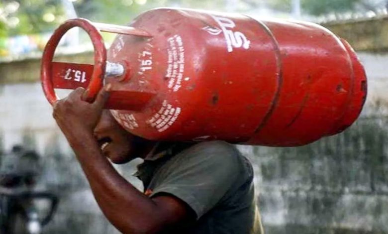 Big news for LPG customers, crores of people will get free gas on Holi, know details