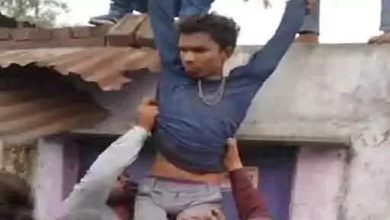 Drunkard created high voltage drama by climbing on the hut, police had to be called