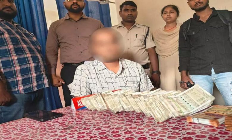 7 lakh cash found in car checking, driver did not have valid documents